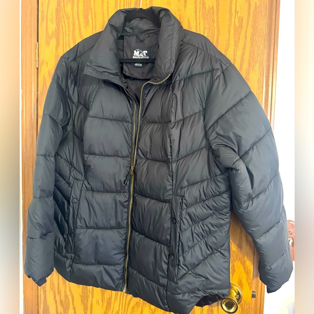 Woman’s MT Mountaineering Size 1XL, Color/ Blackish/Grey Warmth at its Best.